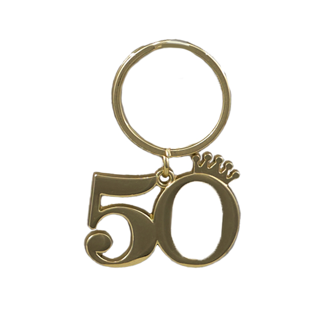 Bomboniera Portachiavi Metal Gold 50 4x3 cm in metallo per eventi, codice 1255191. Elegante portachiavi con finitura oro e dettaglio 50.