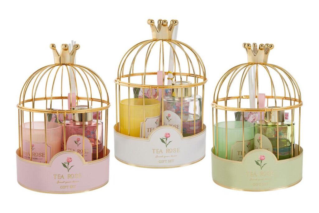 SET AROMA IN GABBIETTA METALLO ORO 3ASS. 13xh.20CM C/SHOPPER Cod. 58290 da Bomboniere & Company S.r.l. Siracusa.