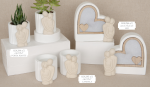 Bomboniera Coppia Sposi Stilizzati - Ideale per Matrimonio e Anniversario Composizione di bomboniere moderne con coppia sposi stilizzata, porta piante e cuore LED.