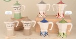 Bomboniera Moka Moderna Dolce e Pois 11cm – Idea Regalo per Matrimonio Bomboniere a forma di moka moderna da 11cm con decorazioni a pois e scritte dolci, vari colori assortiti per matrimonio e cerimonie. 0a400-02a401