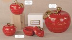 02A477 - 02A478 - 02A479 - ESTASI MELA ROSSA DM.20 H.20 C/BOX Mela Rossa Estasi in ceramica per bomboniere matrimonio e battesimo 2026, modelli 02A477 (DM.9,5 H.8,5 cm, 10,30 €), 02A478 (DM.8 H.7,5 cm, 11,30 €), 02A479 (DM.20 H.20 cm, 45,20 €), con scatola regalo, da Bomboniere & Company S.r.l Siracusa, bomboniere