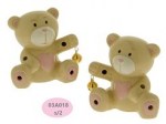 Dolce Abbraccio: Bomboniera Bimba Orsetto Benny Rosa con Cuore e Luce LED Notturna 03a018 Due orsetti Benny in ceramica color sabbia con cuore e orecchie rosa, dotati di campanellino dorato e fori per luce LED interna.