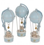 Mongolfiera Celeste con Animaletti – Bomboniera Nascita e Battesimo Bimbo 04A413 Tre bomboniere a forma di mongolfiera celeste con piccoli animali (orso, elefante, cane) nel cesto, alte 12 cm, ideali per nascita e battesimo.