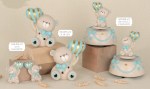 Bomboniera Orsetto Cielo con Palloncini – Magnete, LED o Carillon Bimbo Set bomboniere orsetto azzurro cielo con palloncini dorati versione magnete, LED e carillon.