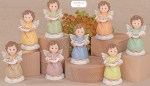 Bomboniera Divino Angelo con Messaggio Augurale - H 8 cm 04a506 Divino Angelo 04A506 in ceramica h.8 cm (8 assortiti) per bomboniere Novità 2026, design elegante per nascita e battesimo.