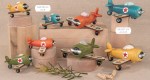 Aerei in ceramica 04A526-04A527 per bomboniere Novità 2026 (set 4 cm.8 a 6,30 €, cm.12,5 a 10,40 €), design moderno per compleanni, da Bomboniere & Company S.r.l Siracusa.