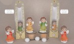 04A534 - 04A535 - HAPPY ANGELO CRESIMA H.10 3 ASS. C/BOX Happy Angelo in ceramica 04A534–04A535 per Novità 2026, set 3 h.10 cm (7,50 €), Comunione e Cresima, con scatola, design elegante per eventi spirituali, da Bomboniere & Company S.r.l Siracusa.