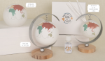 Bomboniera Mappamondo Artistico in Vetro con LED e Profumatore - Tema Viaggio Mappamondi artistici in vetro con luce LED e bacchette profumatore su base in legno.