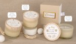 Candele in ceramica 07A232–07A235 (dm.7,5 h.6, 11,10 €) per bomboniere Novità 2026, design elegante per comunione, cresima, eventi romantici, da Bomboniere & Company S.r.l Siracusa.