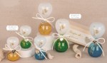 Bomboniera Clessidra Set di clessidre in vetro colorato assortito per bomboniere comunione e matrimonio con scritte dedicate.