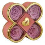 10181293 Bomboniera Scatola Quadrifoglio Rosa 4 Rose Stabilizzate 14x14x6 cm, in velluto rosa con 4 rose stabilizzate, per eventi come matrimoni e anniversari, codice 10181293.