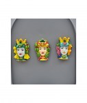 1240132 TESTA DI MORO SICILIANA DONNA CON CALAMITA 3 ASSORTITI 5cm Bomboniera calamita testa di moro siciliana donna in ceramica 5cm, 3 modelli assortiti - simbolo tradizione Sicilia per matrimoni e eventi