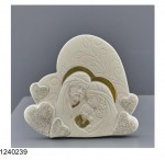 Bomboniera Cuore Sacra Famiglia Heartgold in Resina Bianca - 1240239 Bomboniera a forma di cuore con incisione Sacra Famiglia in ceramica bianca.