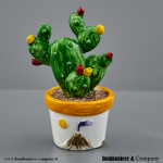 Bomboniera cactus in ceramica stile siciliano con fichi d'india colorati e vaso decorato a mano, altezza 6,8 cm.