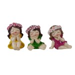 Bomboniera Bimba Sognante con Corona di Fiori - Ideale Battesimo e Nascita Tre varianti di bomboniera bambina con corona di fiori in pose sognanti.