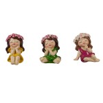 Bomboniera Bimba con Corona di Fiori: Statuina Assortita Sogno e Natura Tre statuine bomboniera bimba con corona di fiori in colori giallo, verde e rosa.