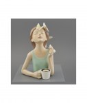 1299011 1299011-donna-con-farfalline-e-tazza