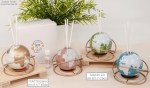 Bomboniera Mappamondo Fantasy con Base Circolare - Diffusore 8cm Diffusori ambiente a forma di mappamondo colorato con supporto metallico circolare ramato.