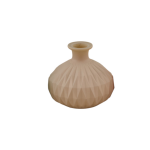 Bomboniera Vaso Anfora in vetro Tortora 1352033 Bomboniera per eventi a forma di piccolo vaso anfora in ceramica color tortora con finitura opaca matt e texture geometrica a rilievo.
