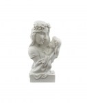 Statua Maternità in Resina Bianca 1354002 Scultura di statua maternità in resina bianca opaca con corona di fiori sui capelli che stringe un neonato, bomboniera elegante per Battesimo e Nascita