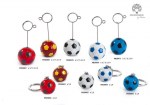 20870 - PALLONE DA CALCIO BIANCO-NERO CLIP PORTAF. 9 CM. RESINA MET Pallone da calcio bianco-nero classico con clip portafoto alto 9 cm in resina e metallo, codice 20870. Divertente bomboniera tema calcio per comunione, cresima o compleanni, funzionale come portafoto o segnaposto con design sportivo appassionato. 20 pag