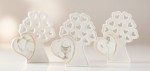 Tre varianti di bomboniera albero della vita in resina bianca con cuori e simboli sacri per Sacra Famiglia, Comunione e Cresima. 21849-21850-21851