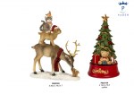 22136 - Albero di Natale Verde & Gruppo Animaletti Spir. su Renna – Resina / Resina Natale Albero di Natale verde carillon e gruppo animaletti su renna resina