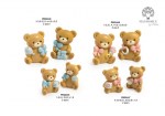 22446 - Orsetto con Fiocco e Giochi Celeste – 3.5 cm – 2 Assortimenti – Resina Orsetta con Fiocco e Giochi Rosa – 3.6 cm – 2 Assortimenti – Resina Orsetto con Fiocco e Giochi Celes Orsetto orsetta fiocco giochi resina celeste rosa