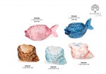 22491 - Linea Marina in Vetro – Contenitori Pesce 15.4 cm (Blu / Rosa) – Portacandela Conchiglia 10.5 cm (Celeste / Rosa / Ambra) Contenitori pesce vetro e portacandela conchiglia vetro colorato