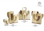 22546 - Elefanti Stilizzati – Coppia Innamorati / Famiglia – 15.2 cm / 14.8 cm / 17.2 cm – Resina – C.Box – 2027 Elefanti stilizzati innamorati e famiglia in resina