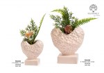 22563 - Vaso a Forma di Cuore Rosa – 26 cm / 30 cm – Ceramica con Fiori Plastica – C.Box – 2027 Vasi a forma di cuore rosa in ceramica con fiori plastica