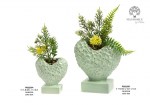 22564 - Vaso a Forma di Cuore Verde – 26 cm / 30 cm – Ceramica con Fiori Plastica – C.Box – 2027 Vasi a forma di cuore verde in ceramica con fiori plastica