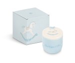 Bomboniera Candela Cavallino Azzurro con Scatola Regalo – Battesimo e Nascita 29662 Candela azzurra con decorazione cavallino a dondolo e scatola regalo per battesimo.