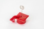 Tocco Laurea Rosso in Porcellana con Clip Porta-Foto - Bomboniera Tocco da laurea in porcellana rossa con nappa e clip a spirale porta-messaggi.