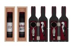 58028 - ACCESSORI 3PZ VINO IN BOTTIGLIA WINE TIME 6X23CM 2ASS.C/COLOR/BOX Accessori 3pz Vino Wine Time 58028 6x23cm 2 ass. c/color/box per bomboniere Novità 2026, ideale per momenti enogastronomici in temi casa, da Bomboniere & Company S.r.l Siracusa.