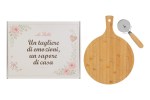 58101 - SET 2 PZ TAGLIERE LEGNO TAGLIAPIZZA 40x30x1CM C/COLOR BOX Set 2 pz tagliere legno tagliapizza 58101 dimensioni 40x30x1 cm c/color box per bomboniere Novità 2026 da Bomboniere & Company S.r.l Siracusa.