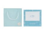 Portafoto vetro celeste 58106 dimensioni 18x17 cm c/shopper 156641 per bomboniere Novità 2026 da Bomboniere & Company S.r.l Siracusa.