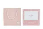 Portafoto vetro rosa 58110 dimensioni 18x17 cm c/shopper 156642 per bomboniere Novità 2026 da Bomboniere & Company S.r.l Siracusa.
