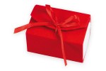 Bauletto Laurea Rosso Elegante con Nastro – Scatolina Porta Confetti Scatolina a bauletto rossa per laurea con nastro decorativo.
