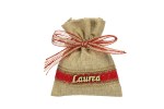 Sacchetto Laurea in Juta Naturale A2751 Sacchetto portaconfetti per laurea in juta naturale color corda con fascia decorativa rossa centrale e scritta Laurea, chiuso da un fiocco in fili rossi e avorio su sfondo bianco