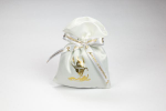 Rendi indimenticabile il ricordo della Prima Comunione con questo raffinato sacchetto in organza dorata. Eleganza senza tempo per le tue bomboniere più preziose A3140 Sacchetto stampato oro Comunione organza 10x13 cm per bomboniere prima comunione e cresima