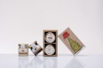 A4353 - SCATOLA CON 2 CREME SPALMABILI Scatola con 2 Creme Spalmabili per bomboniere Natale 2025, modello A4353, design gourmet e green per feste natalizie, da Bomboniere & Company S.r.l Siracusa, bomboniera economica e sostenibile.