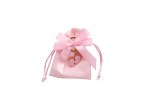 Sacchetto portaconfetti rosa in tessuto con fiocco e portachiavi appeso a forma di piedini smaltati per bomboniera nascita bimba.
