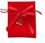 Sacchetto Laurea Rosso con Ciondolo Gufo Portafortuna - 9x12 cm Sacchetto portaconfetti rosso laurea con ciondolo gufo smaltato e tocco accademico.