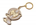 Elegante Portachiavi Mongolfiera Gold in Plexiglass: Il Ricordo Prezioso che Viaggia con Te AXS220/O Portachiavi a forma di mongolfiera in plexiglass oro specchiato con dettaglio fiocco e catenella metallica.