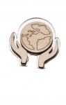 Bomboniera Magnete Mani che tengono il Mondo - Silver Plexi 4cm Magnete in plexiglass argentato con mani che sorreggono il mondo inciso.