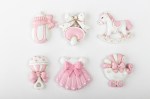 Set 6 soggetti nascita rosa con calamita assortiti vestitino carrozzina cavallo a dondolo sonaglio ciuccio per battesimo bimba codice B9456.
