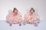 Bomboniera Ballerina su Fiore in Resina – Nascita e Comunione B9478 Statuina ballerina seduta su fiore in resina colori pastello rosa e lilla.