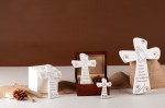 CROCE PADRE NOSTRO LINEA ISMAELE Bomboniera Croce Padre Nostro Linea Ismaele in materiale di qualità per eventi, codice 2600880 e 2600896. Disponibile in due versioni: mani giunte 12cm e spirito santo 7cm.