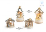Gruppo Natività spiritoso con personaggi e capanna, in resina con funzione luminosa.